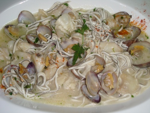 La Plaza Cazuela de cocochas, almejas y gulas